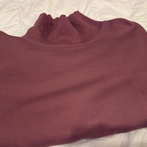 Alo Yoga Hazy Mockneck pullover in Rich Burgundy size L